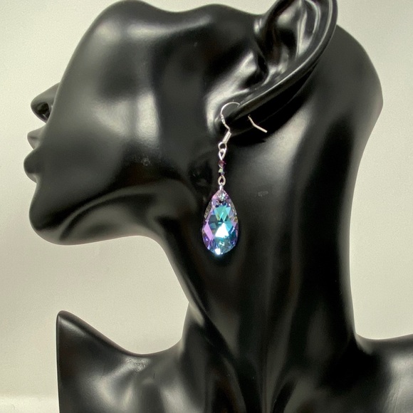 Hand Crafted Jewelry - NWOT Swarovski crystal drop earrings
